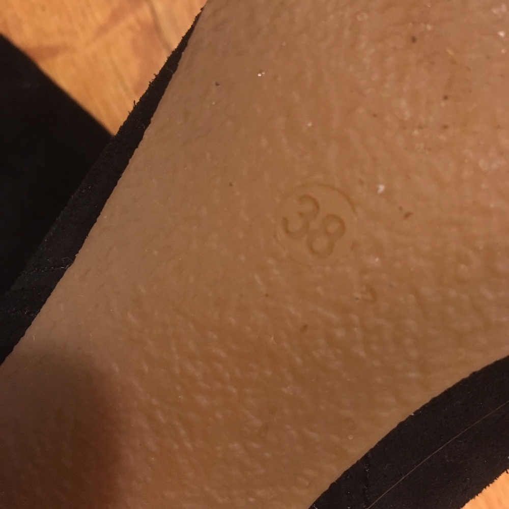 Gorgeous black suede knee high boots made in Spain - Picture 5 of 7